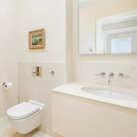 Schwan 03 هيليغندام